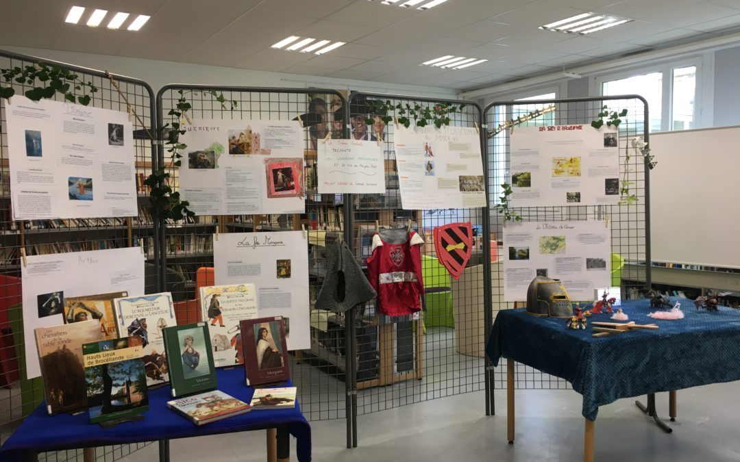 Les 5e Galaad réalisent une magnifique exposition sur les légendes arthuriennes !