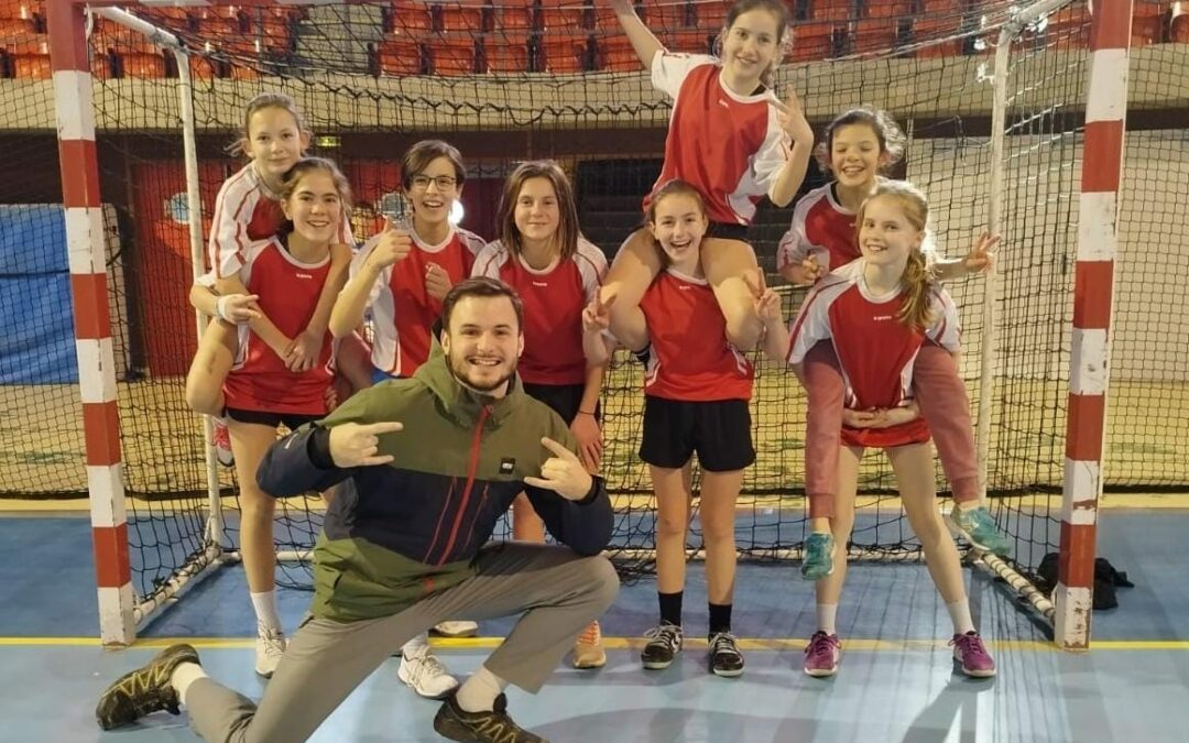 2 équipes benjamines filles championnes départementales de basket-ball et de handball