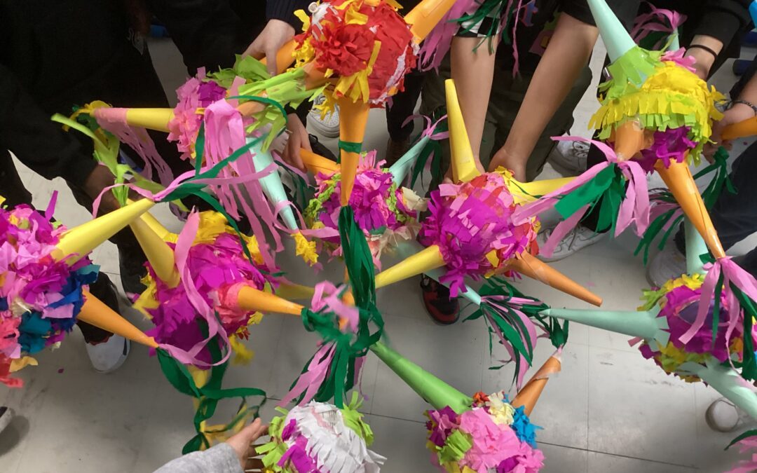 Création de PIÑATAS de Noël par les 4èmes LONDON