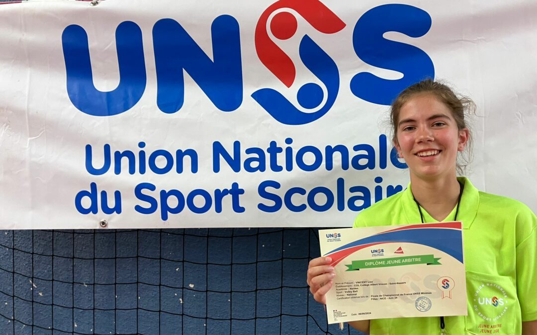 Une jeune arbitre aux Championnats de France UNSS de Volley